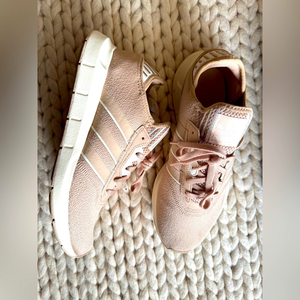 ADIDAS SWIFT RUN X LOW / WOMEN SHOES / NUDE PINK SIZE 10